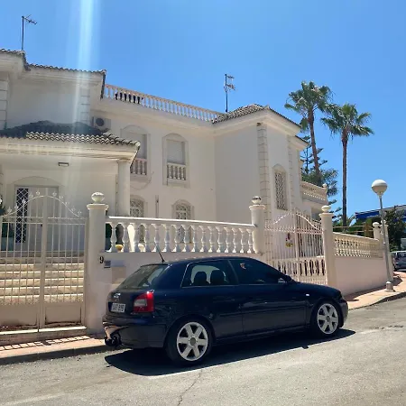 Villa Chalet pareado en los álamos con piscina compartida *