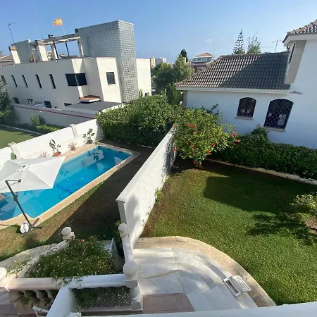 Villa Chalet Pareado En Los Alamos Con Piscina Compartida Torremolinos