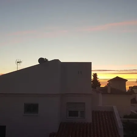 Villa Chalet Pareado En Los Alamos Con Piscina Compartida Torremolinos